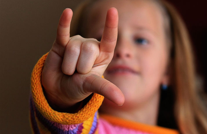 EHDI bilingual child using sign language