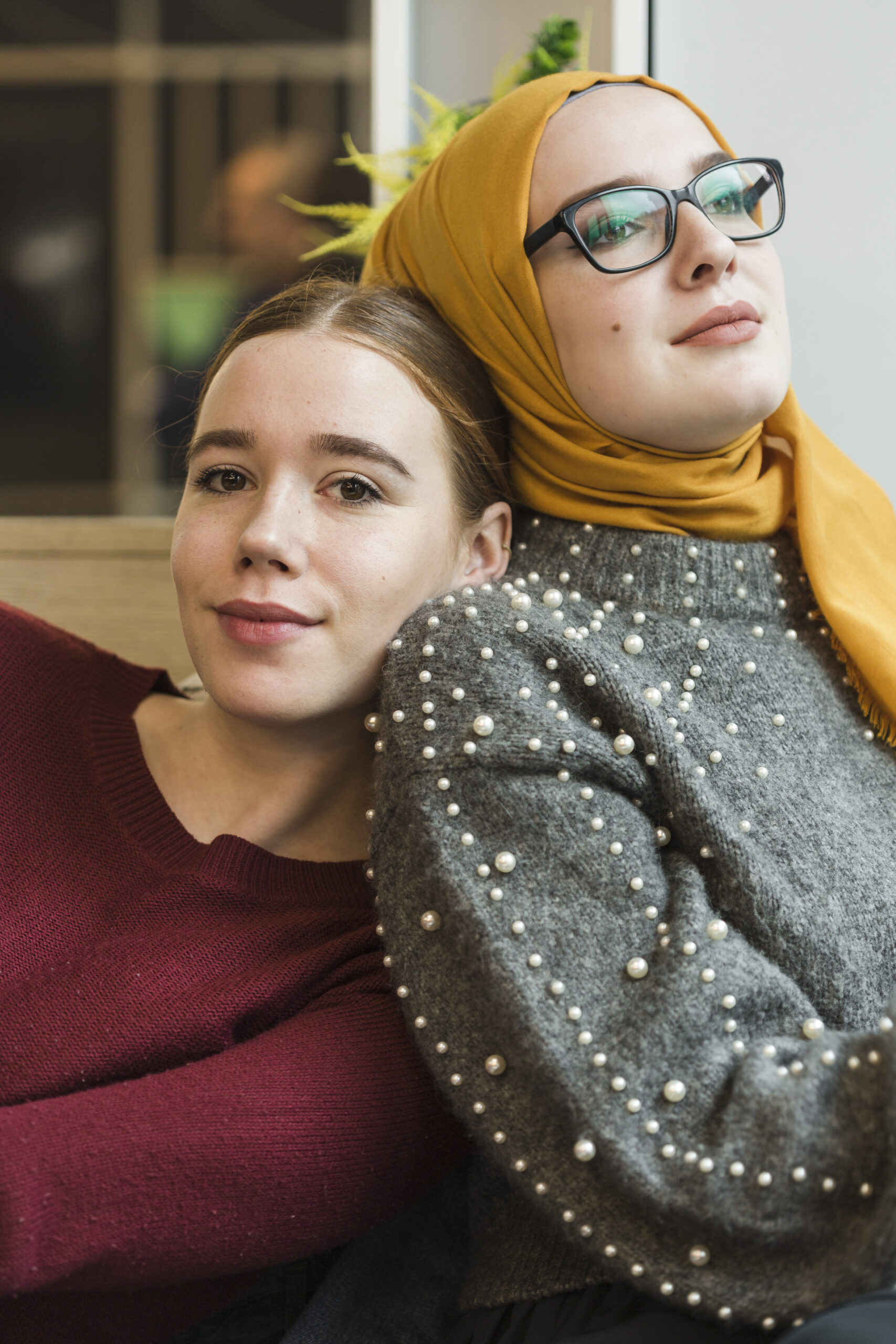 Teen-girls-posing-together